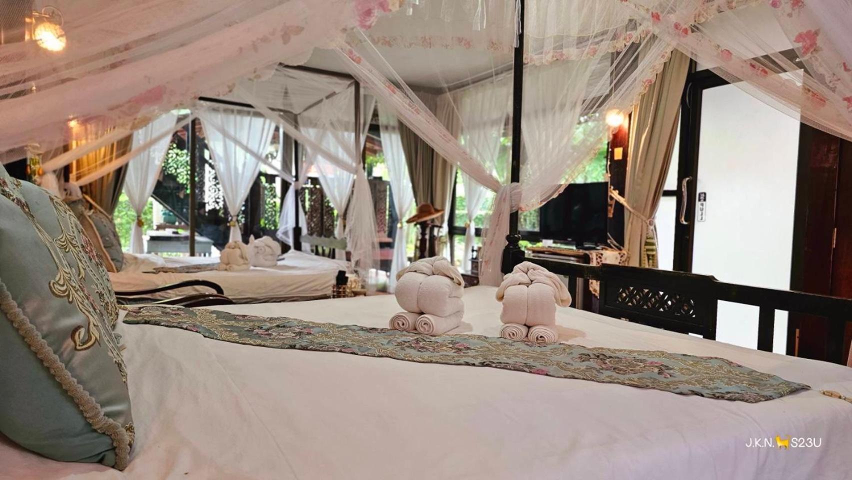 The Antique Riverside Resort Ban Pong  Exteriér fotografie
